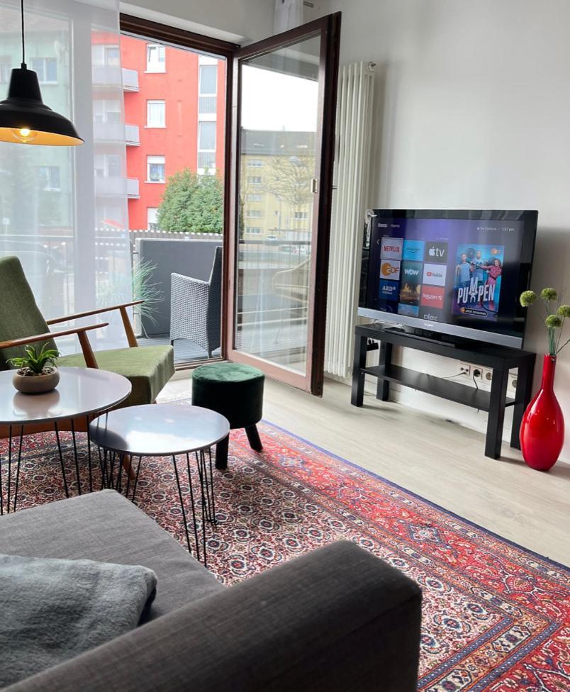 Living At Saarpartments -Adultsonly- 2 Bedrooms, Kitchen - Business & Holiday Apartments For Long- And Short Term Stay, 3 Min To Train Station, Secure E-Bike Parking! Saarbruecken Ngoại thất bức ảnh