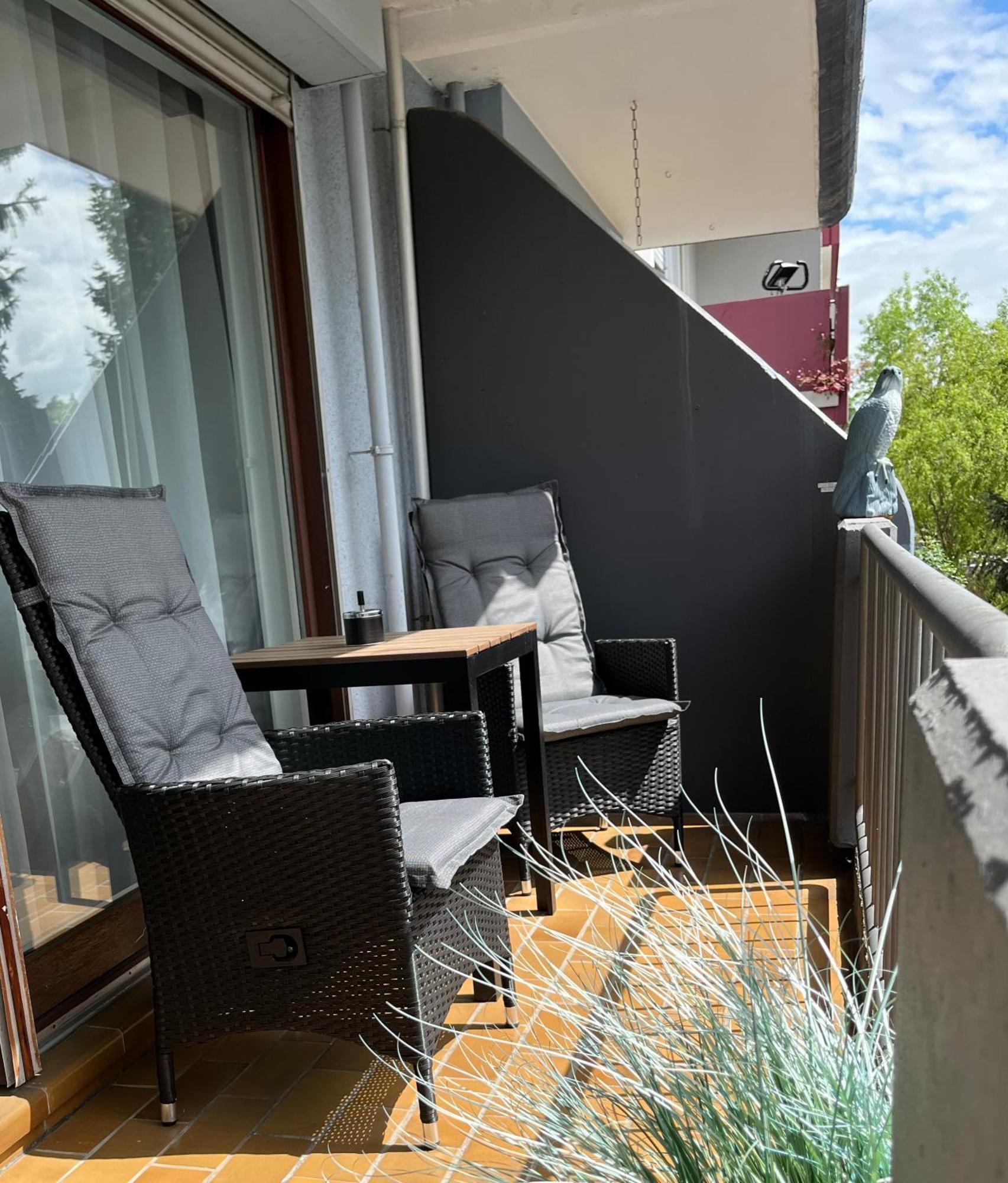Living At Saarpartments -Adultsonly- 2 Bedrooms, Kitchen - Business & Holiday Apartments For Long- And Short Term Stay, 3 Min To Train Station, Secure E-Bike Parking! Saarbruecken Ngoại thất bức ảnh
